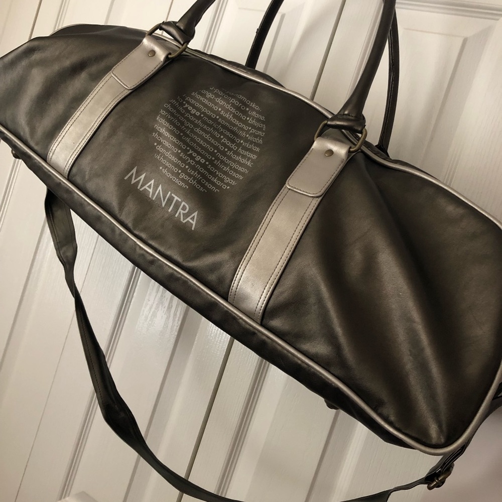Never used yoga bag by Mantra. Excellent condition.